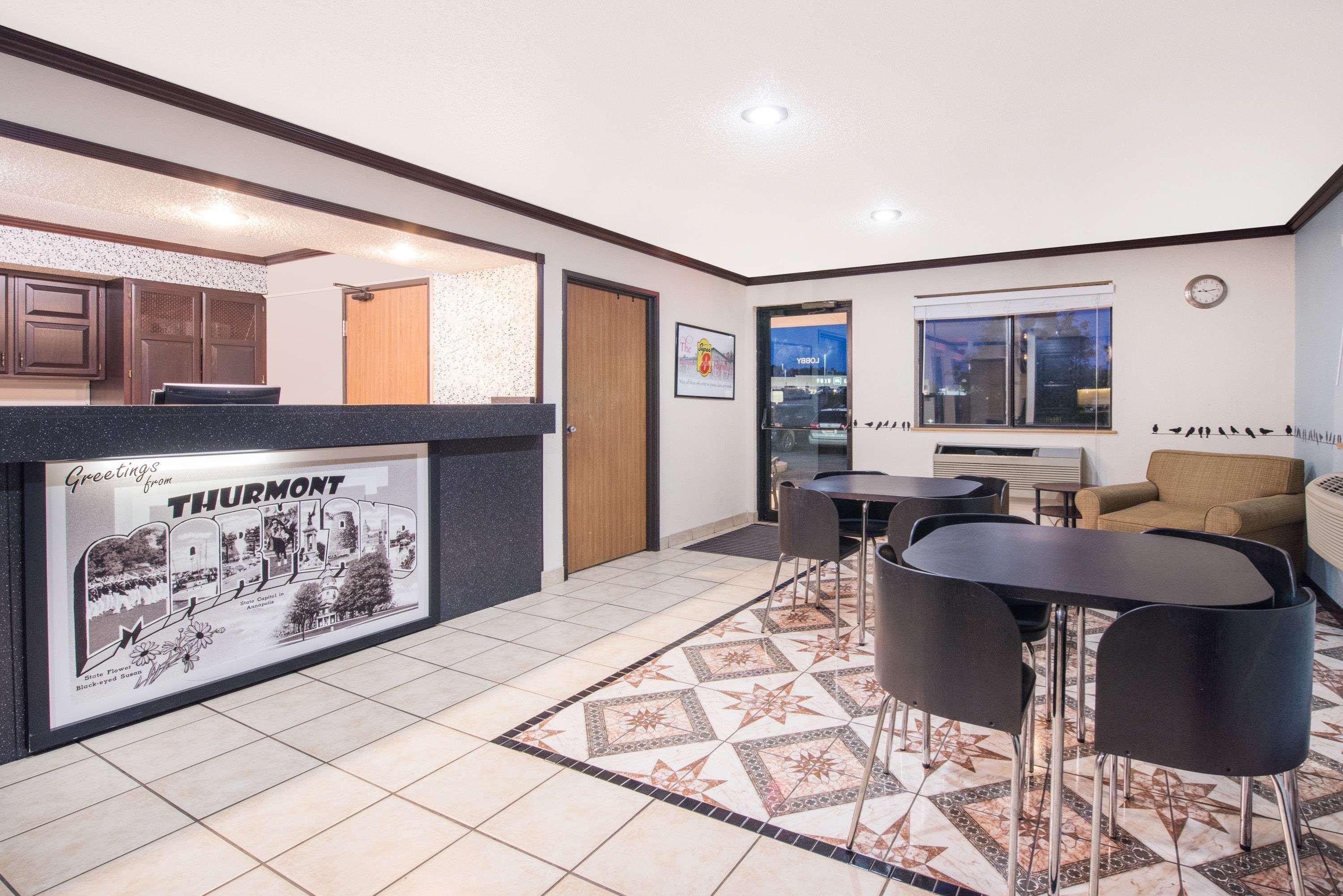 Super 8 By Wyndham Thurmont Exterior photo